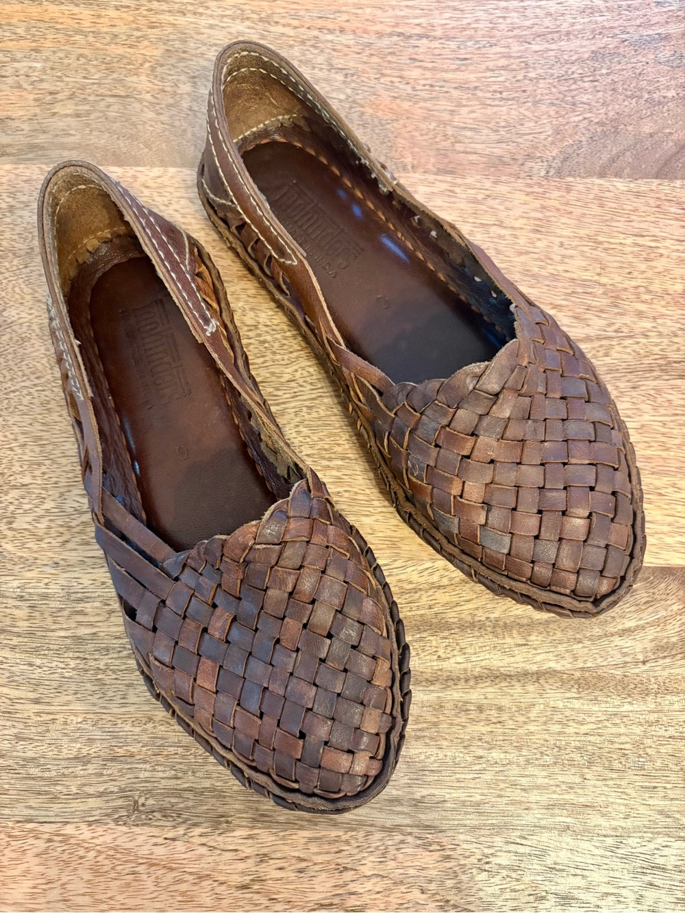 Mohinders women’s woven leather city flats